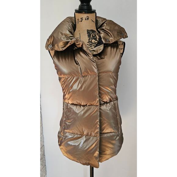 Athleta Downtown Metallic Gold Puffer Vest, Sports, Womens Sz XXS, New, NWOT - Picture 4 of 13